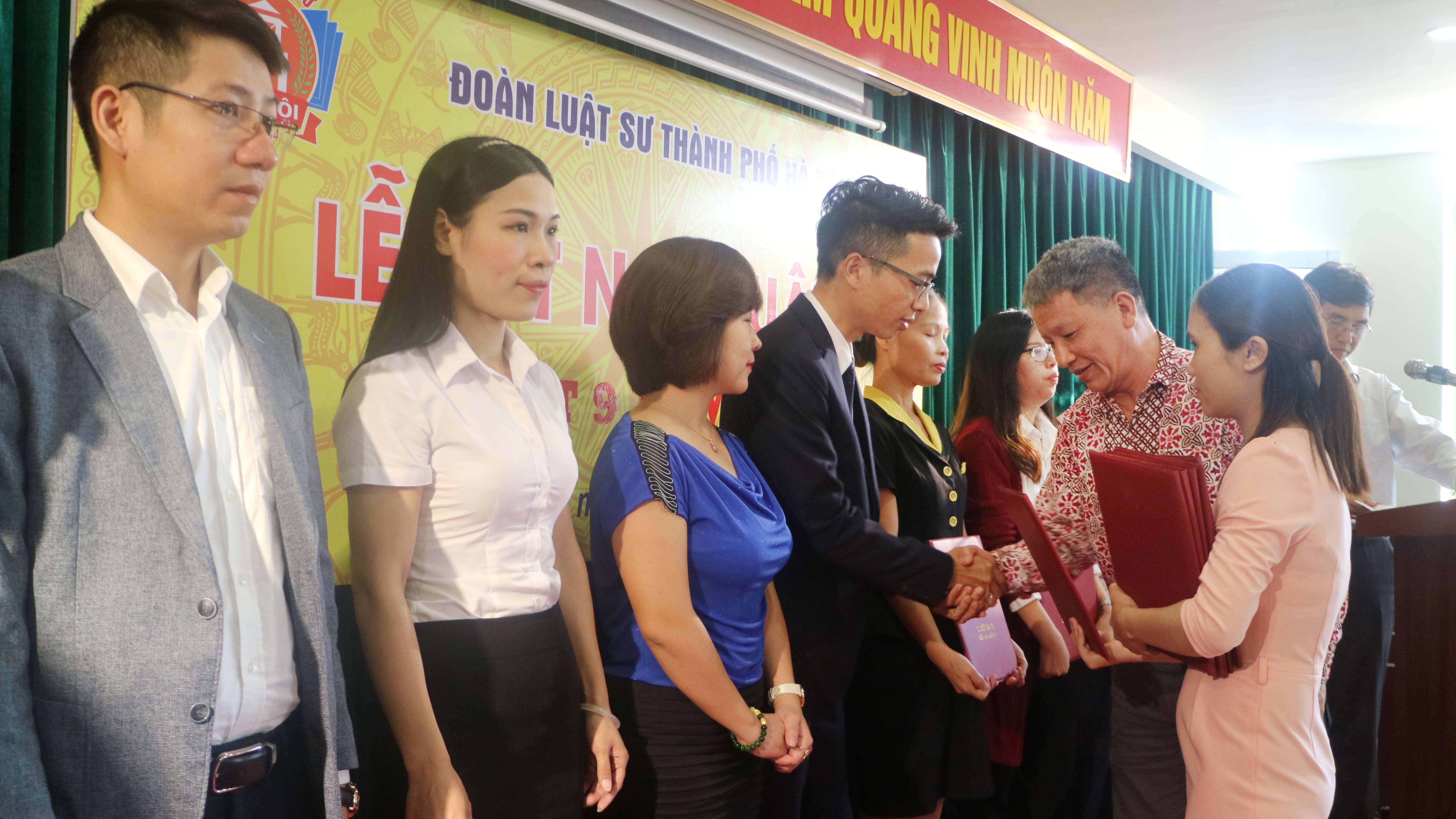 bcn trao quyet dinh ket nap dot 9 2018